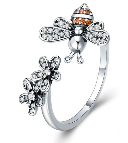 The Luxurious Bee Ring From CAYCONA
